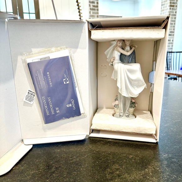 *NIB* LLADRO Over the Threshold Figurine in Original Box NEW/EXCELLENT CONDITION - Picture 4 of 8
